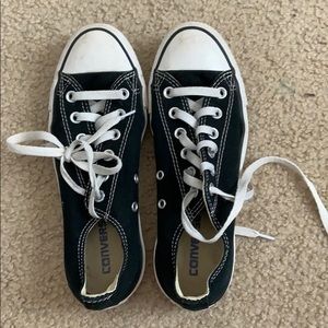 Black low top converse